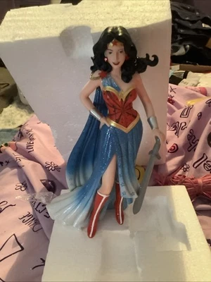 Figura Mujer Maravilla Foto 1 de 4