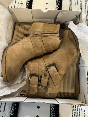 Blowfish Malibu BNIB Women’s Pomela Almond/Light Faux Suede Wedge Bootie Size 8 - Image 1 of 4