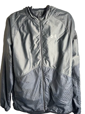 Under Armour Run, grande, cupé ajustado Cenido, cremallera completa, ventilado en la parte posterior, capucha para lluvia Foto 1 de 4