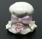 Bonnet blanc vintage porcelaine céramique dé à coudre rose ruban fleurs 3D 