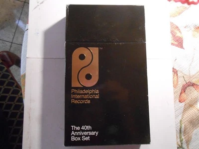 BEST PRICE Philadelphia International Records - 40th Anniversary 10 CD Box Set Foto 1 de 4