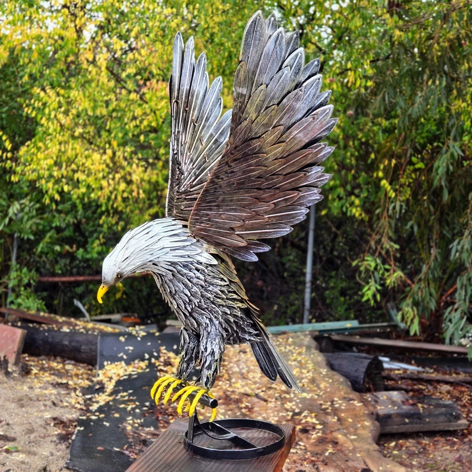 Escultura de jardín de águila calva de metal - decoración grande de patio al aire libre, patriótica americana Foto 1 de 4