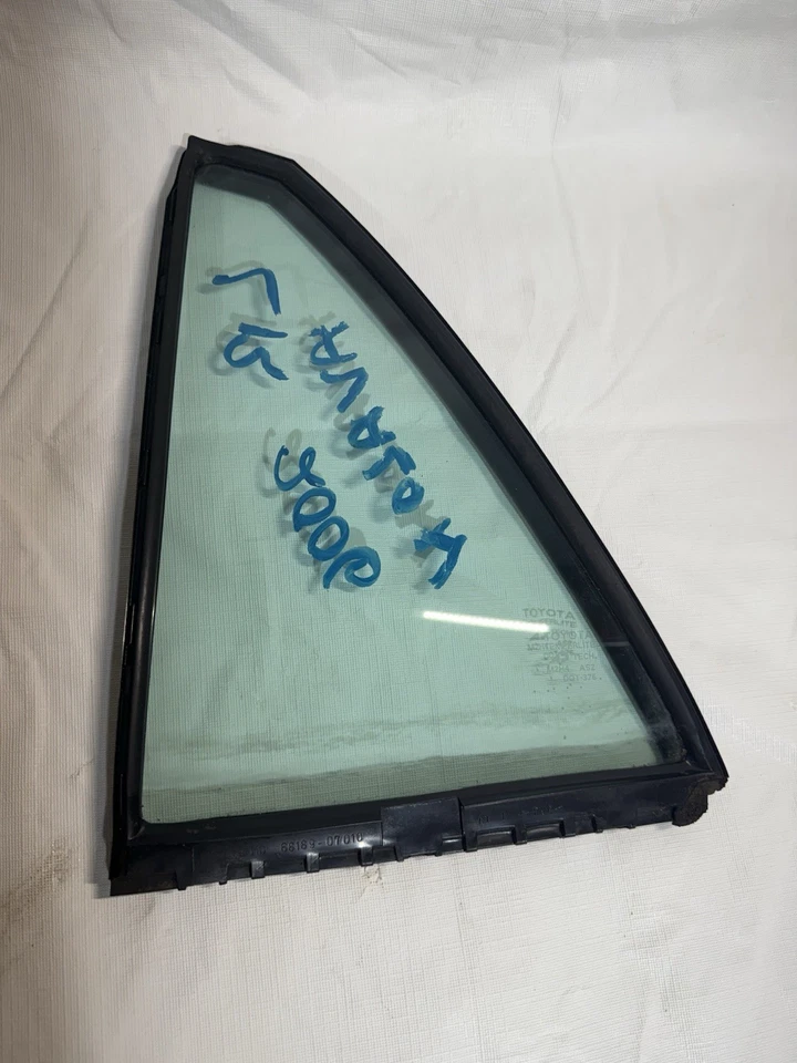 Vidro de ventilação traseiro Toyota Avalon Lh 2006 - Imagem 1 de 1