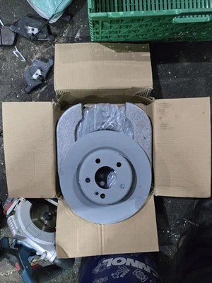 Bosch 2014 -21 MERCEDES BENZ C CLASS W205 Rear Brake Disc Pair 300mm A0004230512 - Image 1 of 4