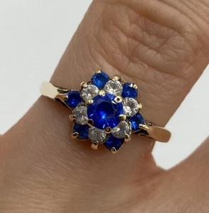 Blue & White CZ Daisy Flower Cluster Ring 9ct 9k Yellow Gold - Size M - Picture 1 of 10