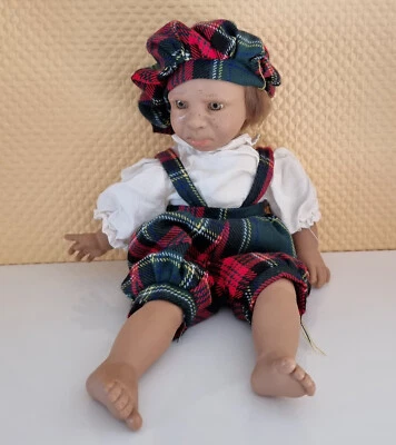 Künstlerpuppe Charakter Schlenkerpuppe schmollendes Kind ca. 40 cm groß Spain - Bild 1 von 4