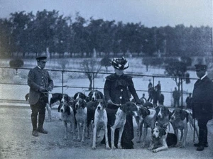 1903 Con los sabuesos de la duquesa D'Uzes - Imagen 1 de 4