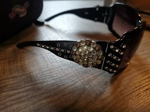 Showman Couture™ BLING CONCHO LADIES WESTERN SUNGLASSES Black - Picture 1 of 3