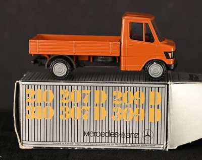 Camión de plataforma Mercedes-Benz serie T1 1:50 diecast Conrad hecho en Alemania en caja Foto 1 de 4
