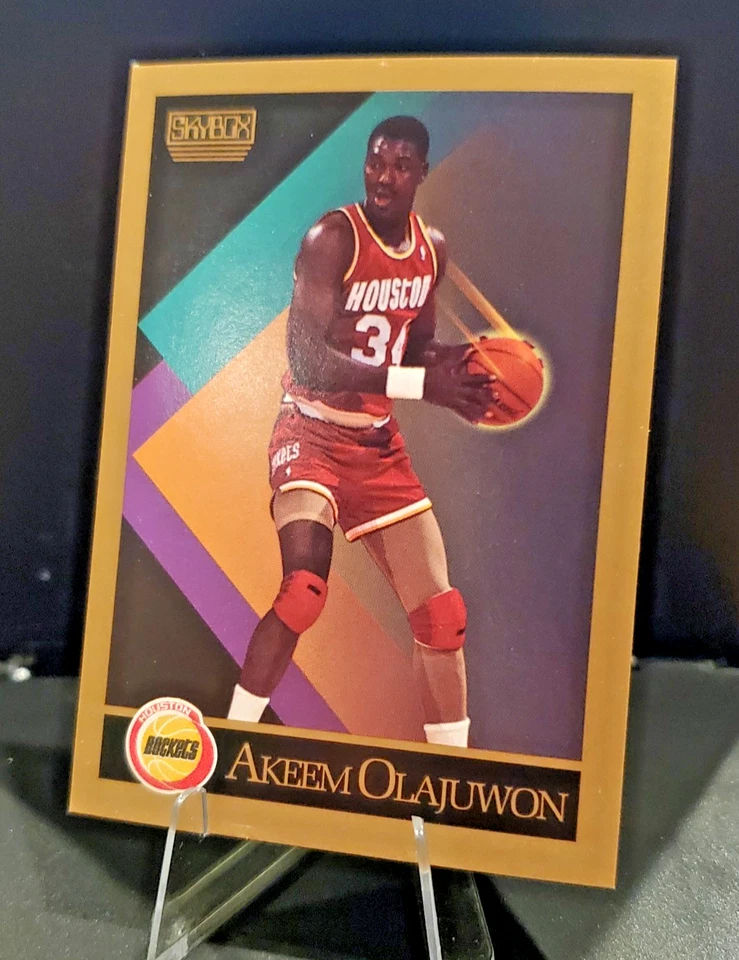 Akeem Olajuwon Card 1990-91 SkyBox #110 Rockets Center - Image 1 of 1