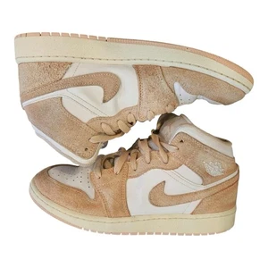 Nike Mädchen Air Jordan 1 Mid SE weiß Basketballschuhe Turnschuhe Gr. 6,5 Jugend UK 6 - Bild 1 von 5