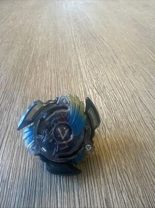 Beyblade Burst Valtryek V2 Tomy Takara SPEDIZIONE GRATUITA - Foto 1 di 2