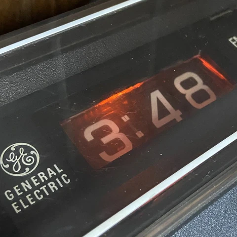 Vintage Clock Radio General Electric Rotating Number (non flip) Tested/See Desc Cover