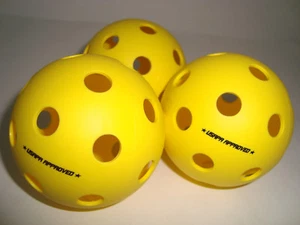 Juego de 3 bolas de pickleball Onix Fuse interior True Flight amarillas aprobadas por la USAPA - Imagen 1 de 10