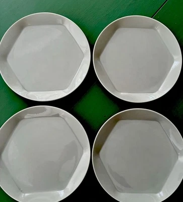 Ikea FORMIDABEL 4 Dinner Plates Light Gray Hexagonal Within Round 20726 NEW COND - Image 1 of 4