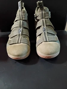 2017 Nike LeBron James Soldier (11)XI (897646-208)High BBall Sneakers Sz M/11 - Picture 1 of 9