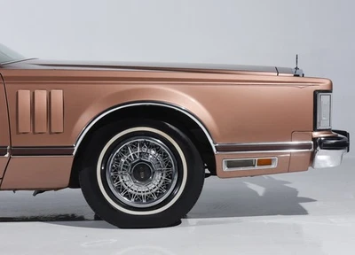 Lincoln Continental Town Car Mark V 1978-1982 tapacubos cable radios 15" muy limpio  Foto 1 de 4