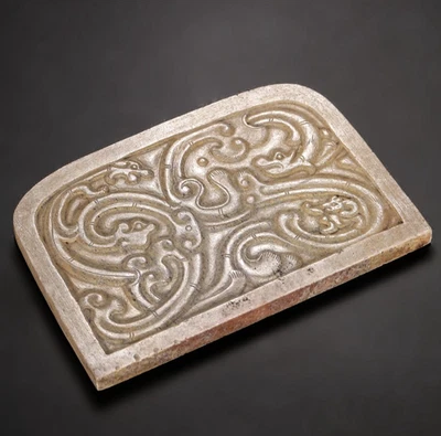 Placa de jade antigua china de 7 cm con patrones de dragón, bestia y oso Foto 1 de 4