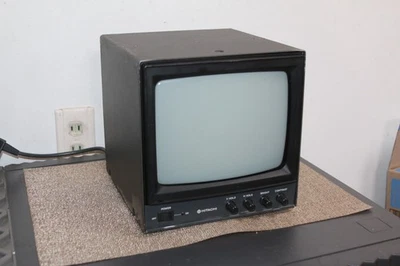 Vintage Hitachi VM-920U 9" GRAYSCALE B/W CRT Security Monitor - WORKS! - Image 1 of 4