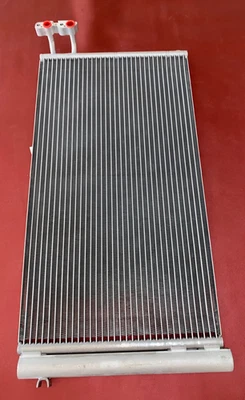 Condensador de aire acondicionado Behr - 8FC 351 302-621 - para BMW 335i, 335xi, 135i, 335d y más Foto 1 de 4