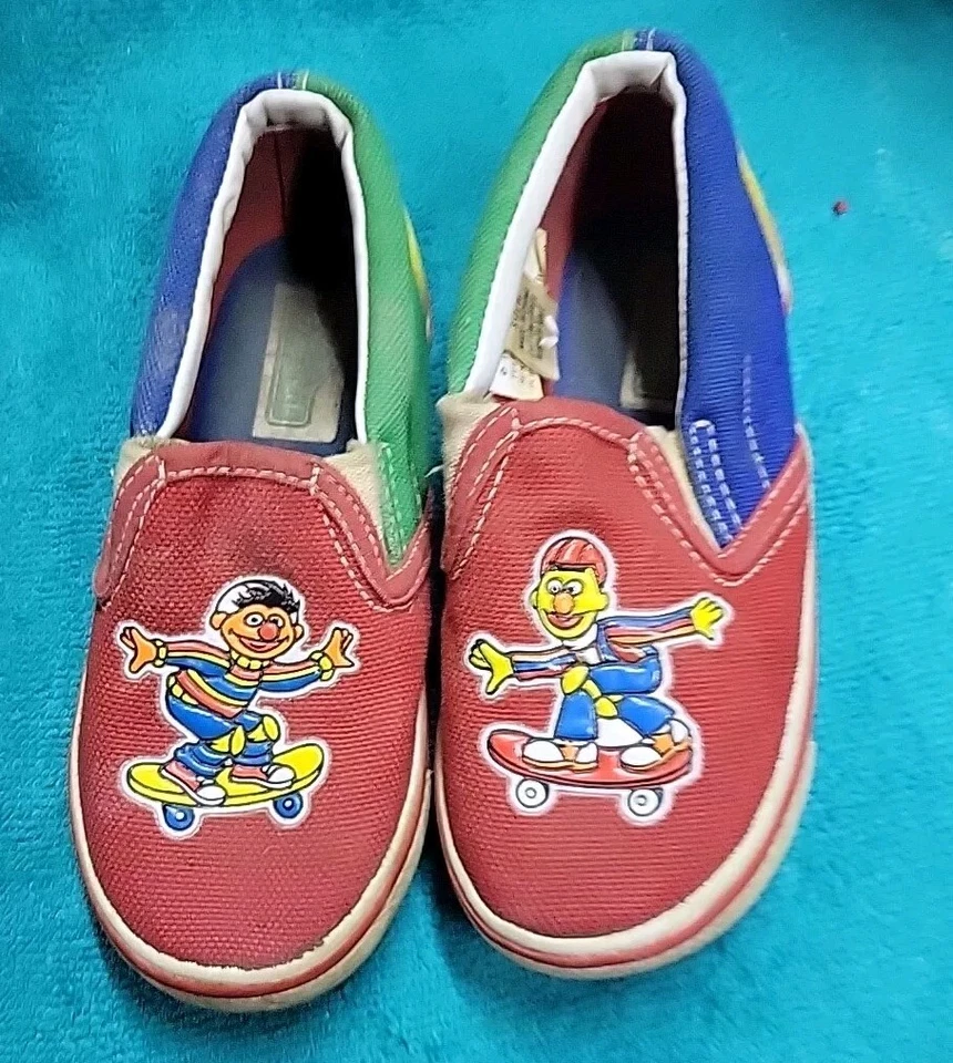 Zapatos de tenis Bert & Ernie de colección 199 para niños pequeños talla 10 dibujos animados sin cordones Foto 1 de 4