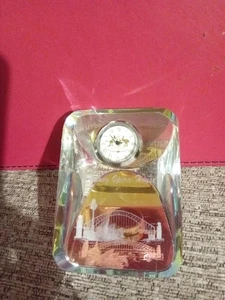SYDNEY OPERA HOUSE GLASS CLOCK DESK PAPERWEIGHT - Picture 1 of 3