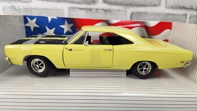 ERTL American Muscle Yellow 1969 Plymouth Road Runner 1:18 Diecast 7368 - Imagem 1 de 4
