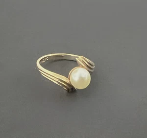 Anello JCR02 oro giallo 10 kt luce brillante con perla coltivata d'acqua dolce misura 61/2" - Foto 1 di 10