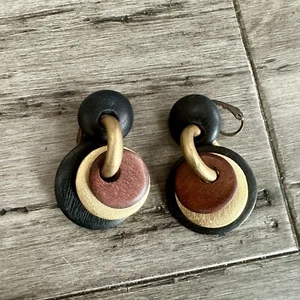 Vtg 1980's Wooden Dangle Clip Boho Earrings Layered Rings Black Grown Gold - Picture 1 of 5