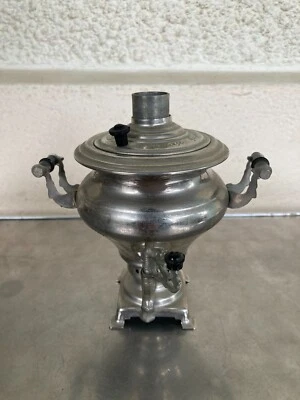 ANCIEN PETIT SAMOVAR RUSSE METAL ARGENTE SOUVENIR DE MOSCOU - Photo 1/4