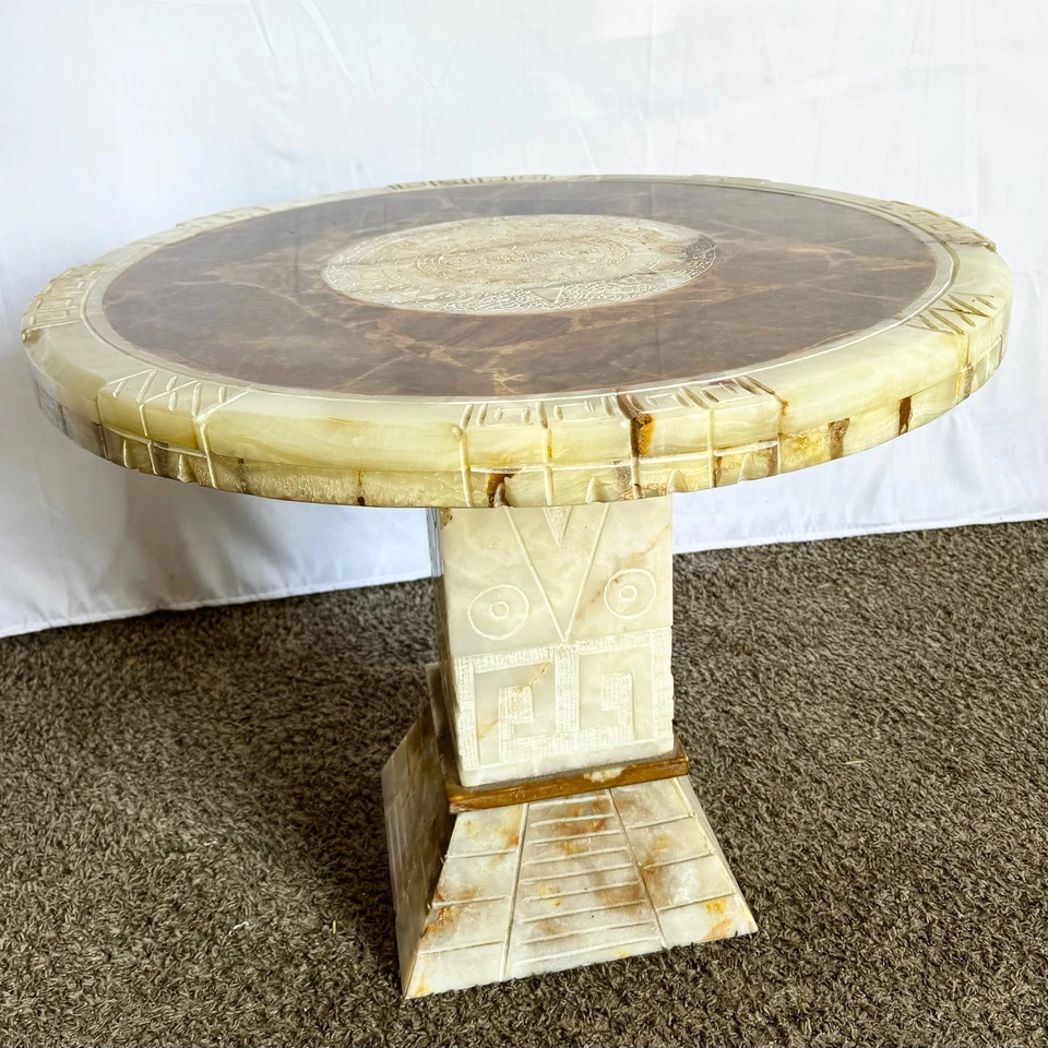 Mesa auxiliar mexicana tallada a mano de ónix verde Foto 1 de 1