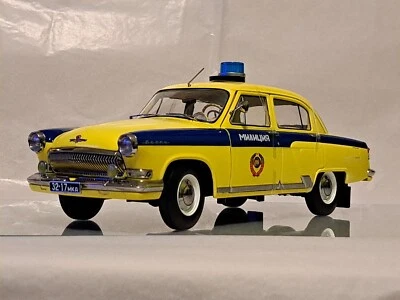1/18 Scale 1969 GAZ M-21R VOLGA USSR Police car Diecast model  - Image 1 of 4