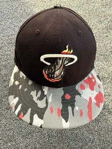 New Era 9FIFTY Miami Heat Hardwood Classics Snapback Hat Camo Brim Black Cap M/L - Bild 1 von 14