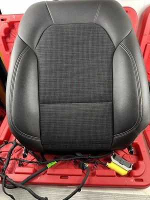 BUICK ENVISTA ASIENTO CONDUCTOR DELANTERO IZQUIERDO COJÍN SUPERIOR OEM 2024 💎 Foto 1 de 4