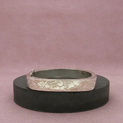 sterling silver vintage etched squared bangle bracelet size 6.75in - Image 1 of 3