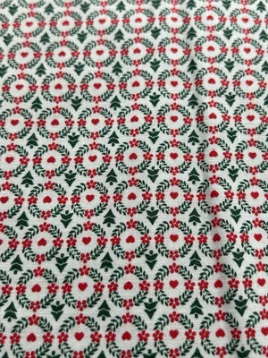 Vtg Cranston Print Works Beige Circle Heart Christmas Fabric Trees Cotton Quilt - Image 1 of 3