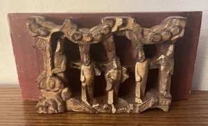 Antico pannello cinese in legno intagliato bassorilievo dorato (3) - Foto 1 di 9
