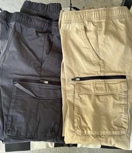 EUC Old Navy Jungen L 10 12 Cargo Tech Jogginghose 2 Paar hellbraun/khaki dunkelgrau - Bild 1 von 14