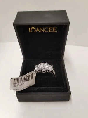 Anillo de plata de ley con zafiro blanco de corte ovalado de 3 piedras talla 9,5 Foto 1 de 4