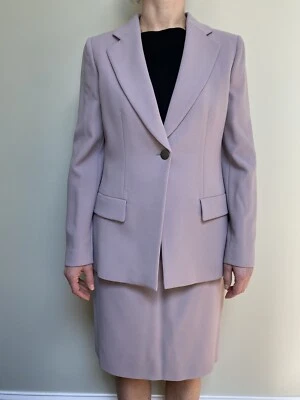 全新带标签 $4195 Giorgio Armani 女式西装(夹克,裙子)尺寸 42。   意大利 — 第 1/4 张图片