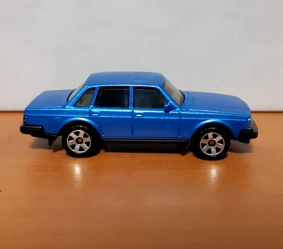 MATCHBOX 1986 Volvo 240 99/100 - image 1 of 3
