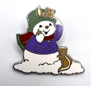 Hallmark Club Exclusive Christmas Snowman with Chipmunks Pin 2018 HMK LIc - Bild 1 von 6