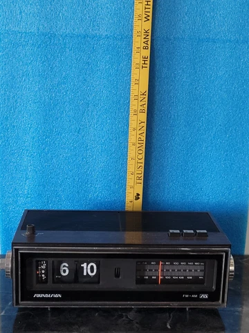 Retro GE SAUNDSIGN Model 3464 AM/FM Radio Flip Dial Clock Parts or Repair.OBO Cover