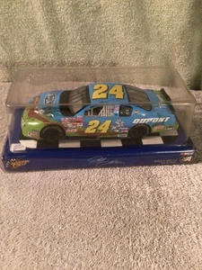JEFF GORDON #24 DUPONT  LOONEY TUNES 2002 CHEVY MONTE CARLO 1/24 Diecast NIB - Picture 1 of 3