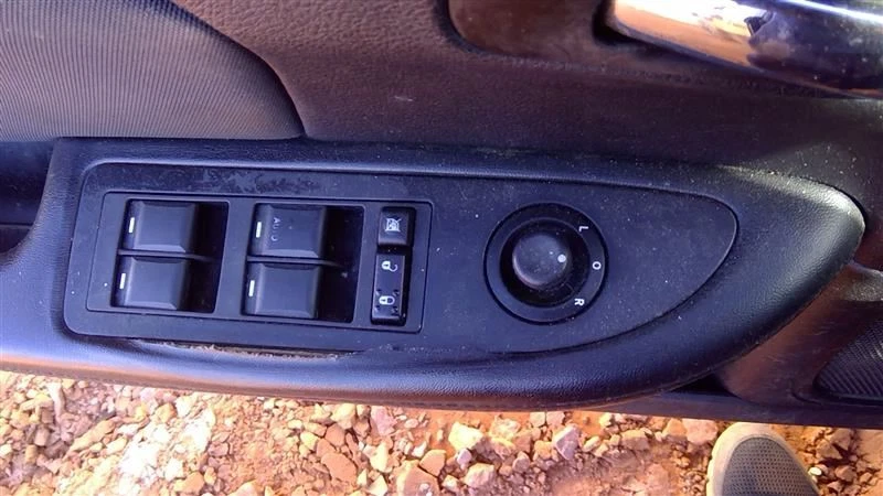 Interruptor de puerta delantera del conductor estilo clásico para conductores 11-17 COMPASS 185647 Foto 1 de 4