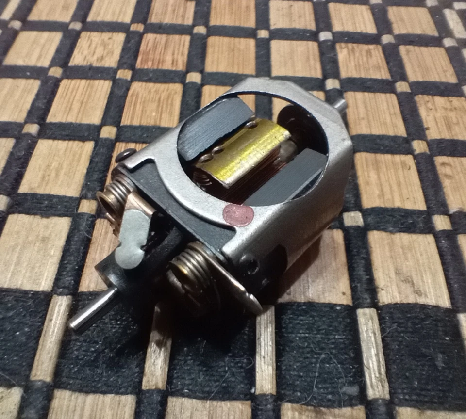 Motor de coche slot Super 16C - usado en coches slot GTP Foto 1 de 4