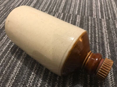 VINTAGE CREAM/BROWN POTTERY BED WARMER HOT WATER BOTTLE STONEWARE. - Image 1 of 4