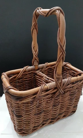 Vintage Wicker Picnic Basket with Double Wine Bottle Holder Cover
