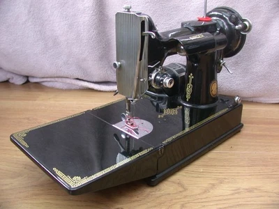 Alte Singer 221k Featherweight Nähmaschine - Bild 1 von 4