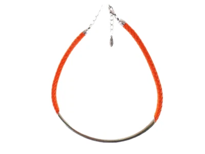 Halskette mit orangefarbenen geflochtenen Lederband silberfarb. Anhänger Top - Bild 1 von 4